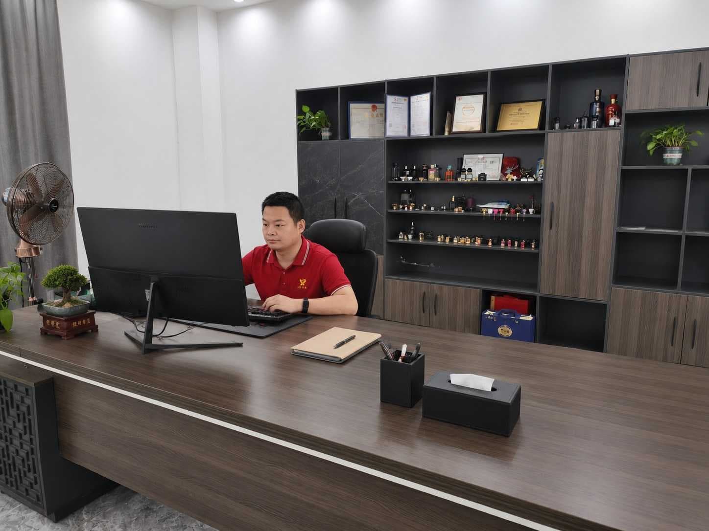 Juhong factory team support for perfume cap buyers